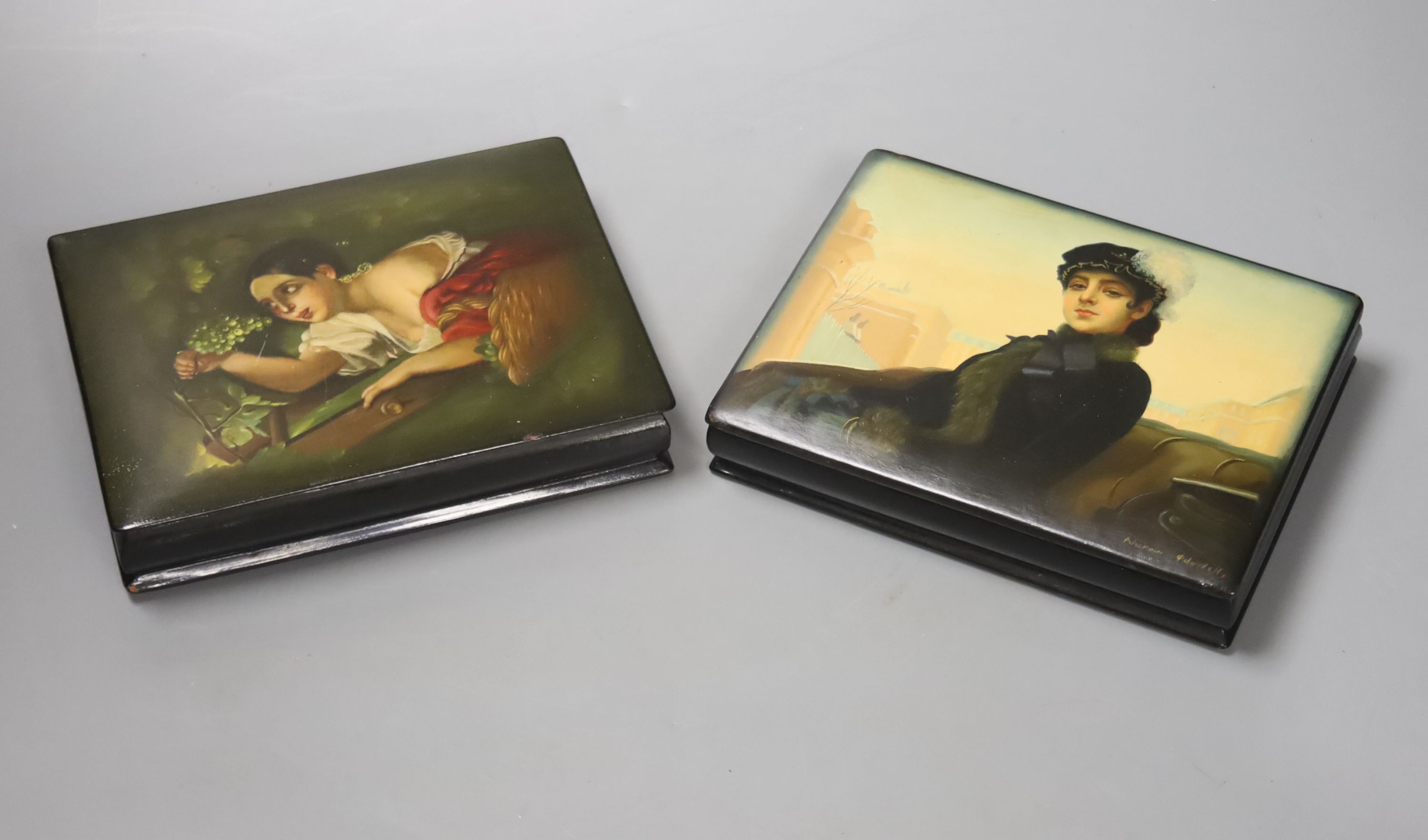 Two Russian papier mache boxes with hinged covers, each 17 x 13cm